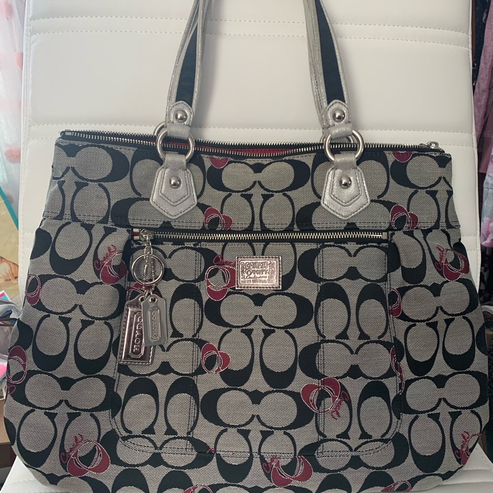 Coach Poppy Signature Heart Glam Tote **RARE**